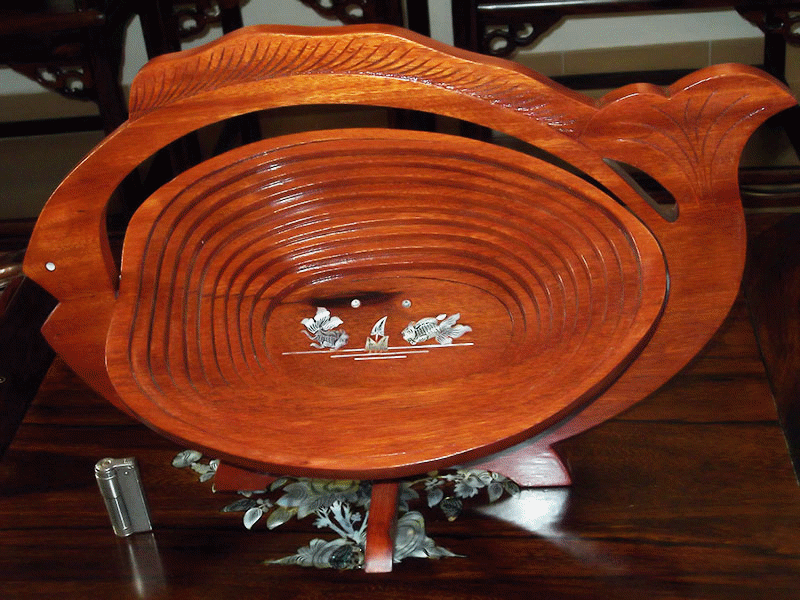 Độc đáo chiếc giỏ hình cá bằng gỗ Hương có thể gấp gọn được dùng trang trí - 6