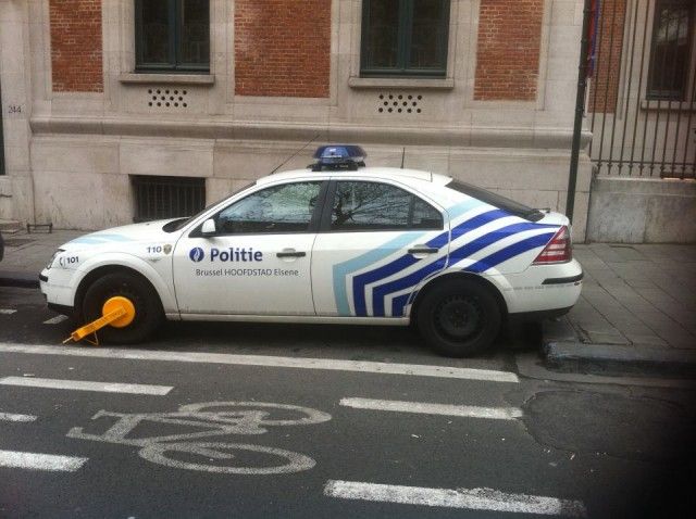 http://i1364.photobucket.com/albums/r723/ScreamBE/fun/Voiture-Police-Belge-640x478_zps72dce2c9.jpg